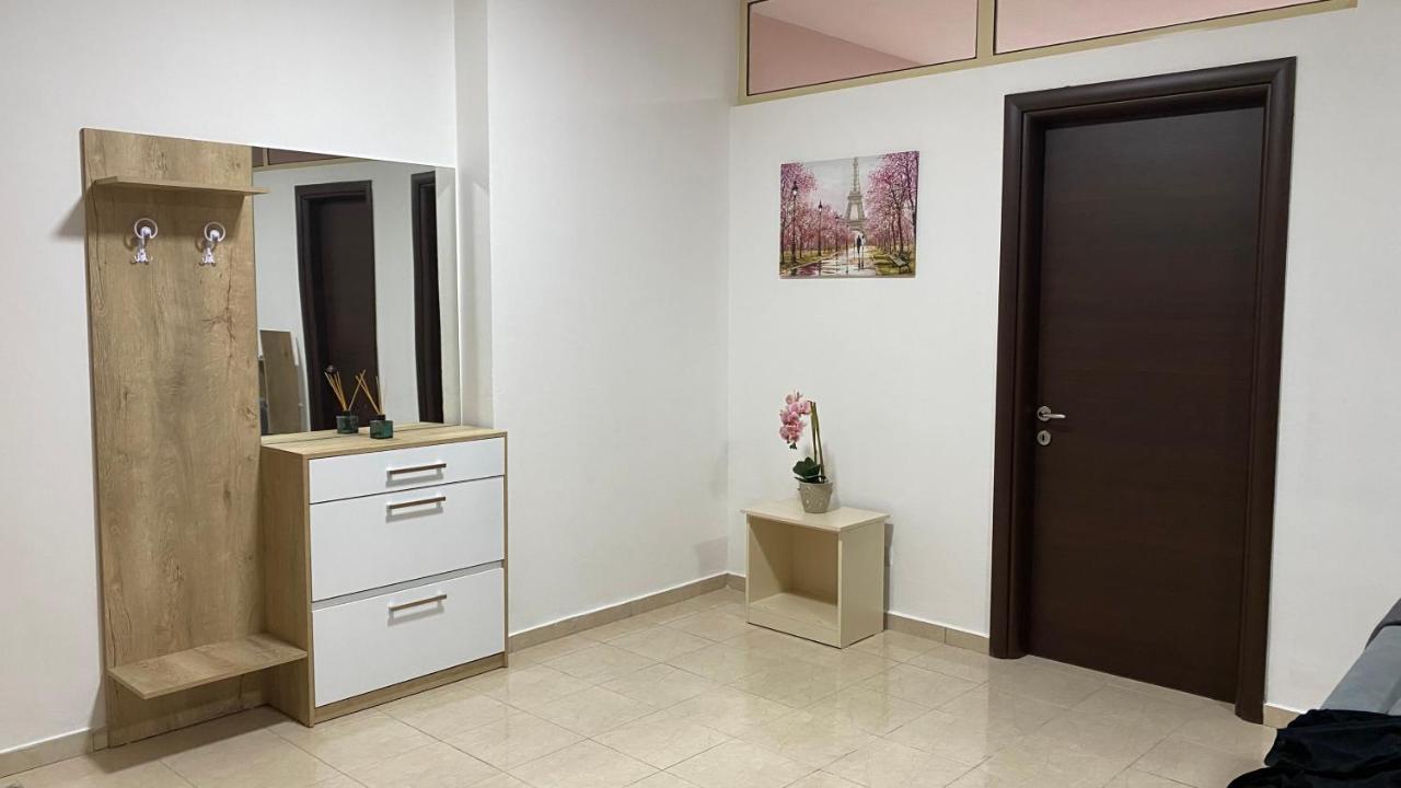 Ona'S Apartments Lushnje Exterior photo